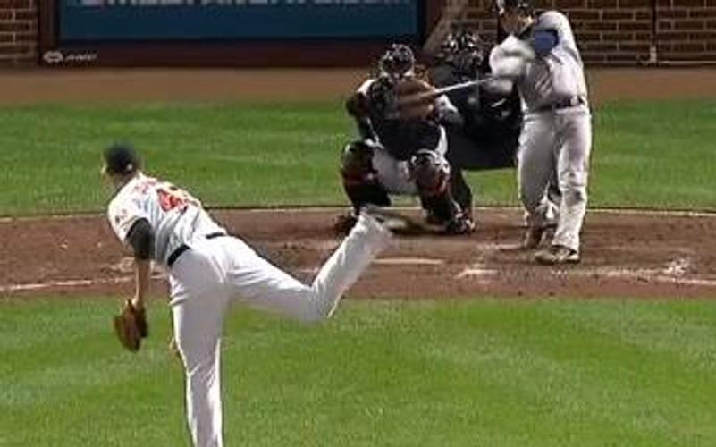 Yankees ALDS Game 1: Martin breaks tie in 9th