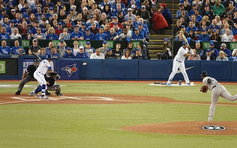 Yankees Game 9: Offense cannot find the big hit in loss