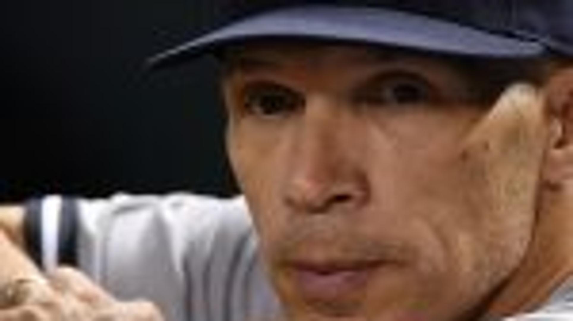 Girardi pulls beltran after shoulder injury