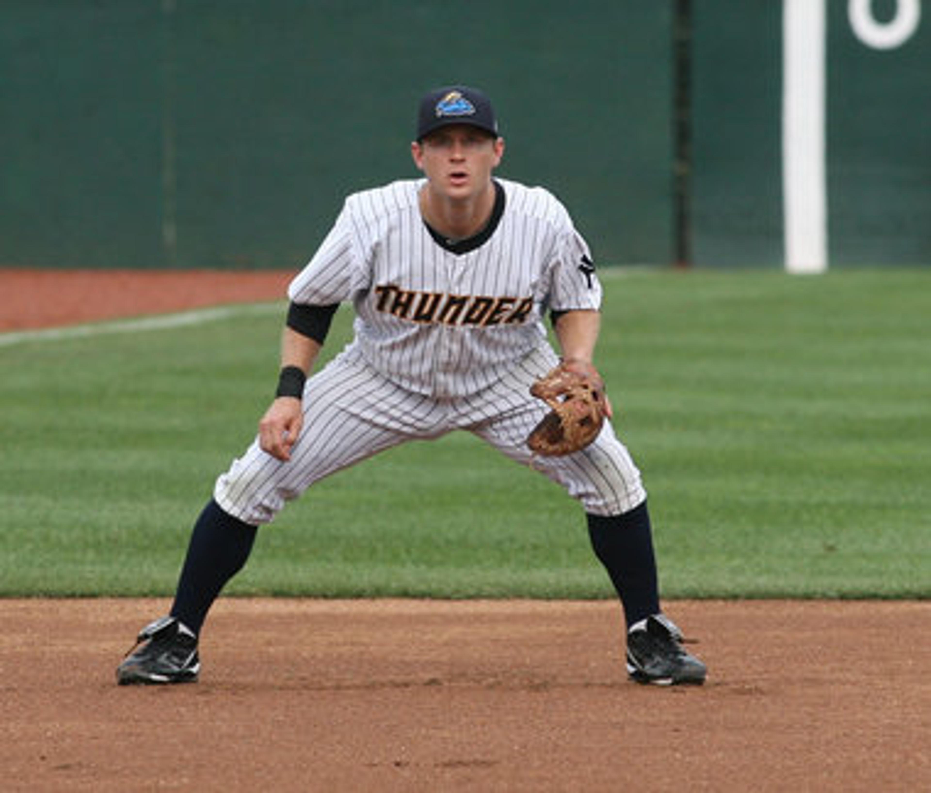 Yankees release David Adams