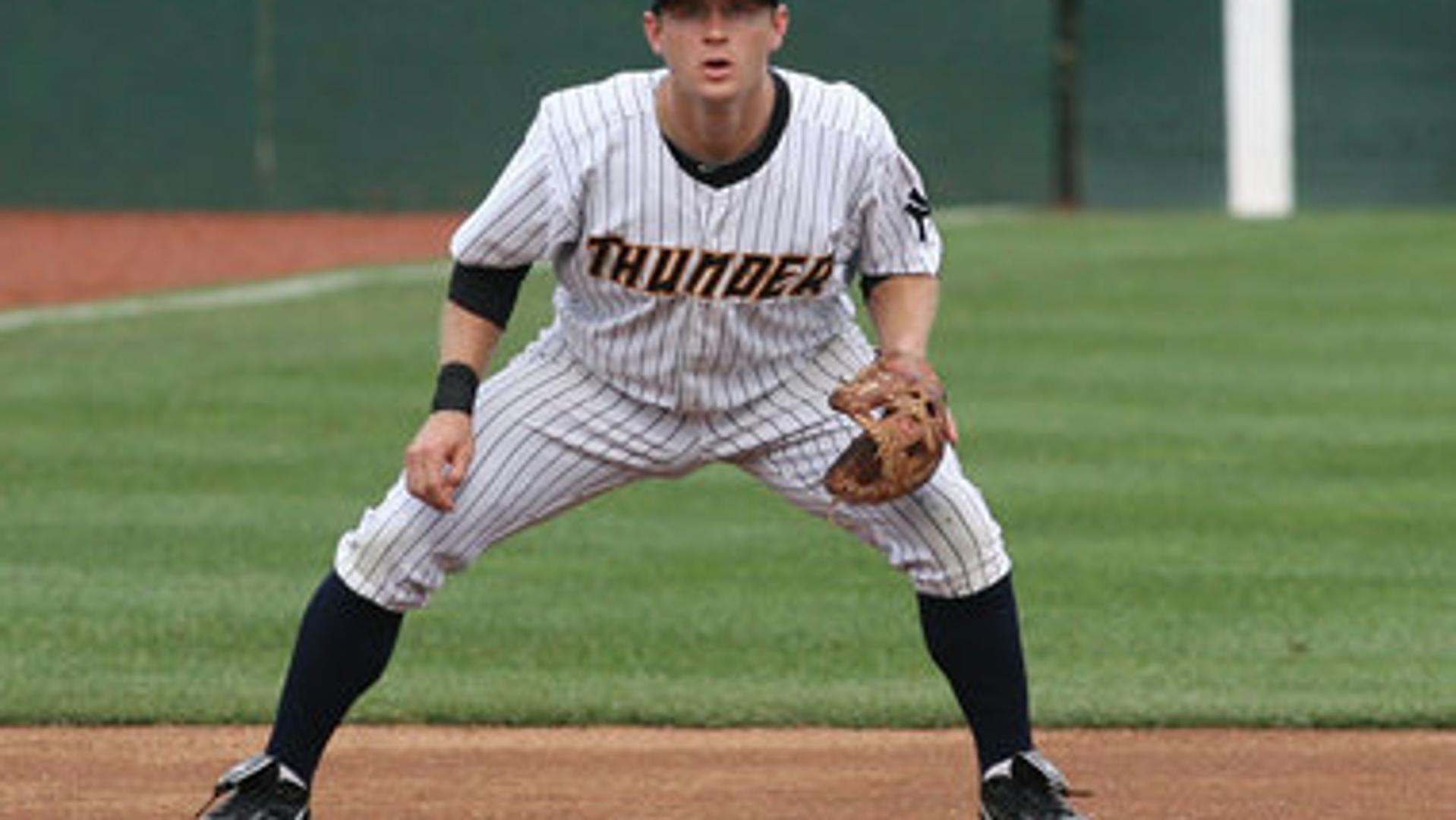 Yankees release David Adams