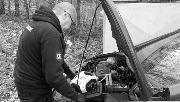 Flat Car Battery Jump Start Service Dual Action Roadside