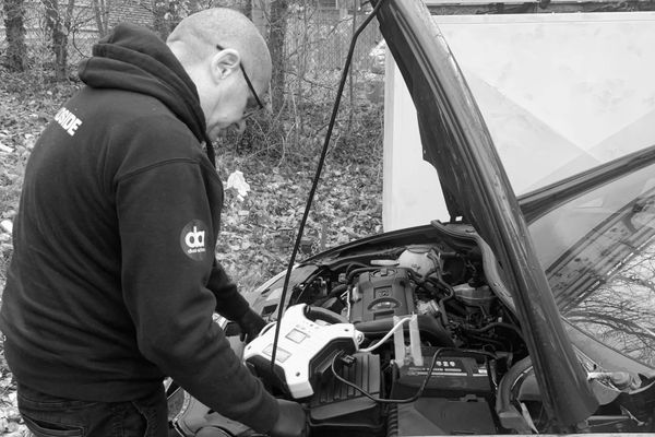 Flat Car Battery Jump Start Service Dual Action Roadside