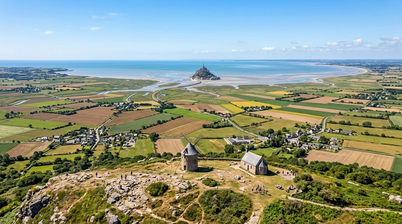 Vue panoramique depuis le Mont-Dol sur la baie du Mont-Saint-Michel