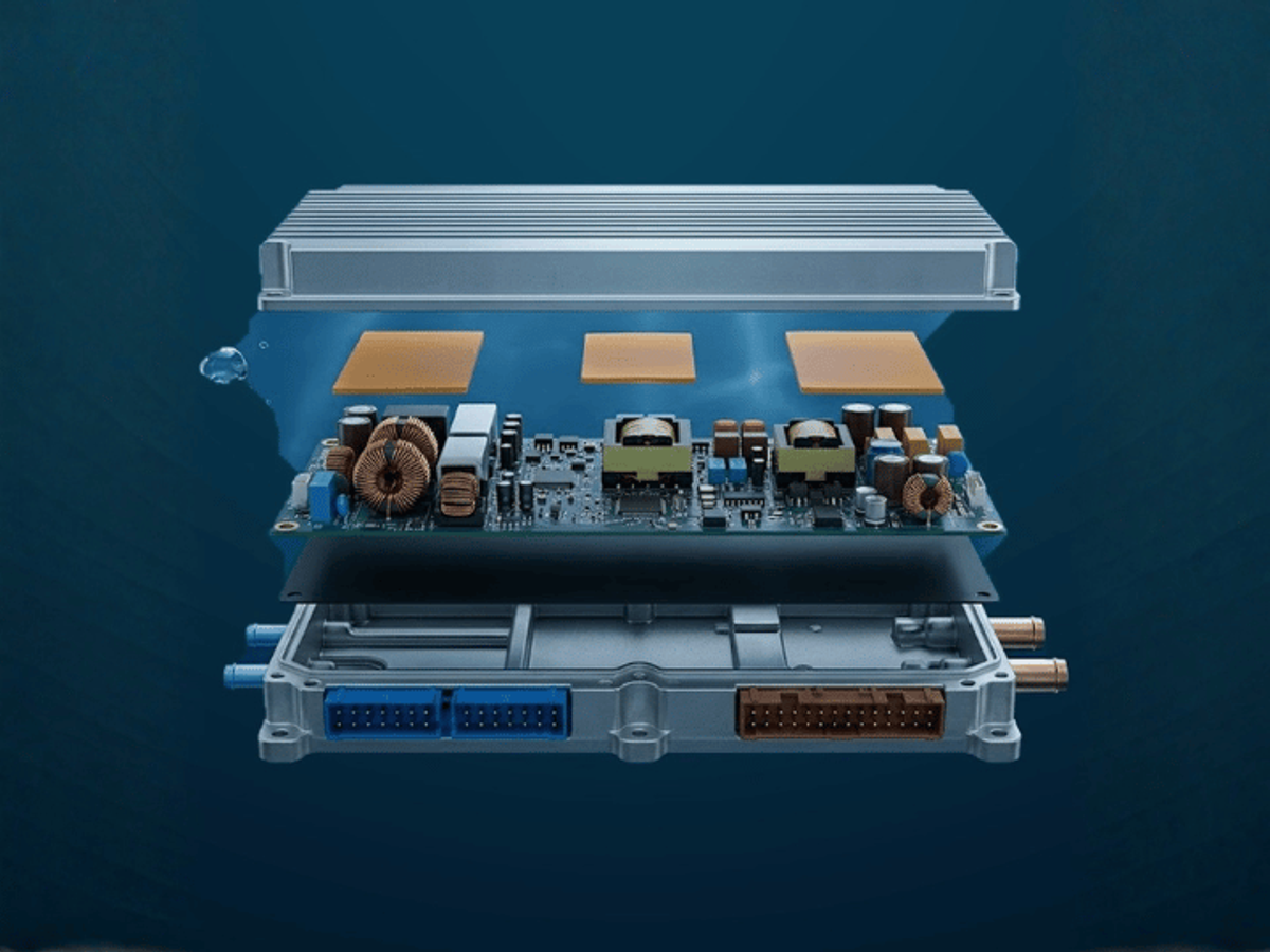 Power supply unit with thermal interface pads on MOSFETs