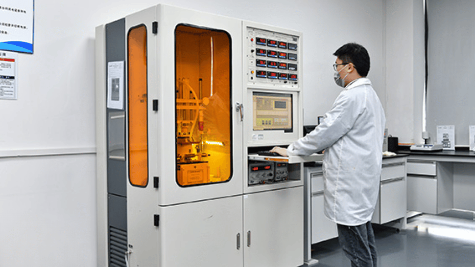 Thermal conductivity test bench used for per-batch testing