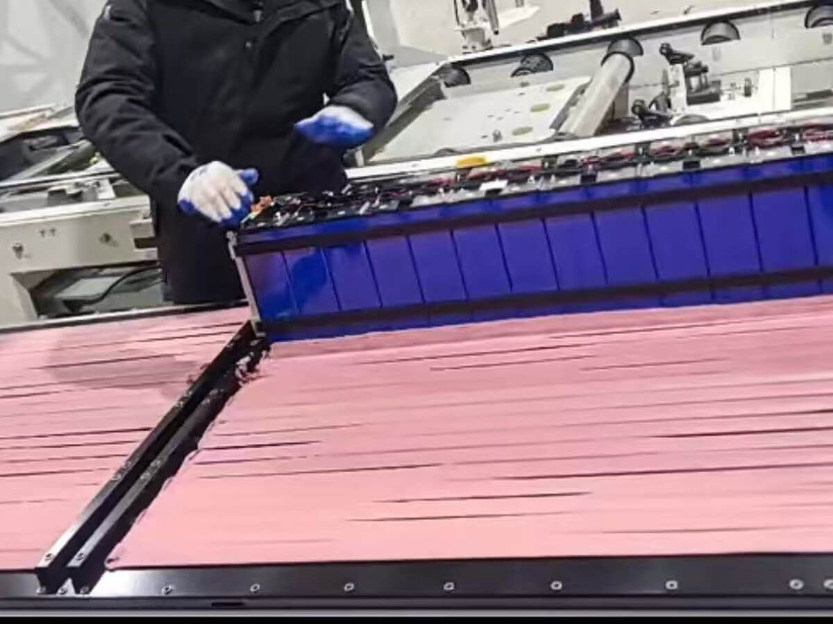 Energy storage rack cooling assembly