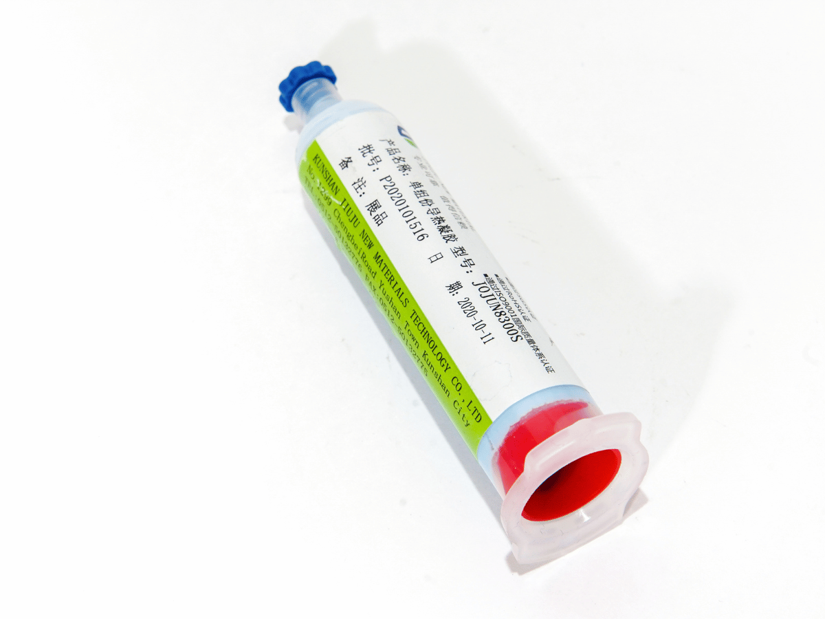 Dispensable thermal gel applied on a production line