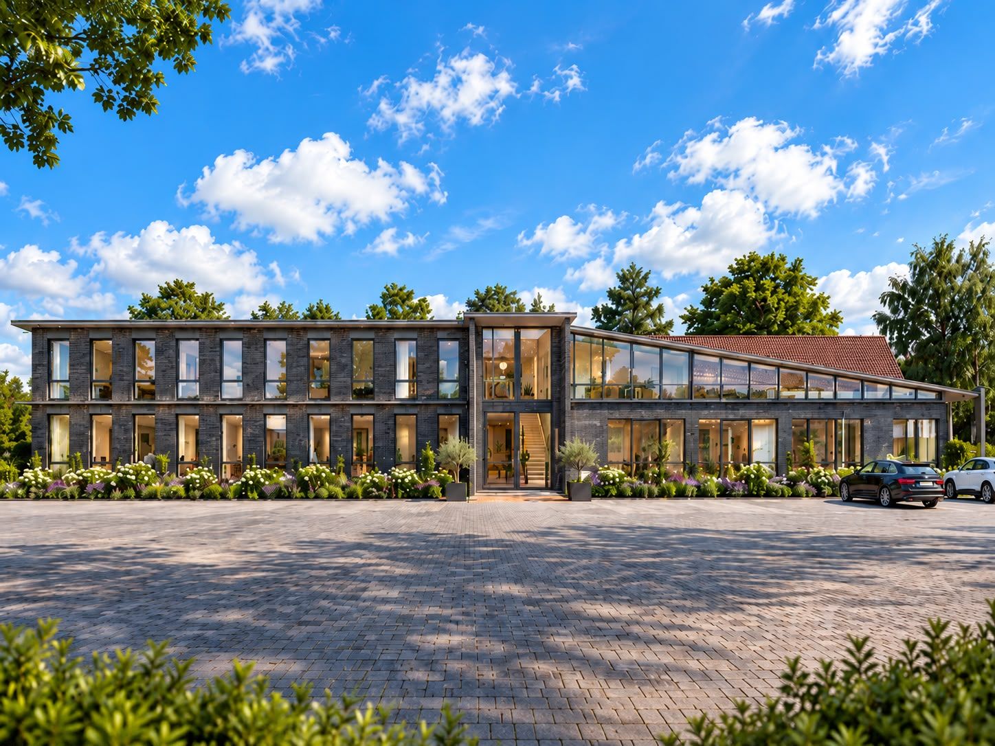 Visualisierung des geplanten Bürogebäudes in Rendswühren: zweigeschossiger Bau mit dunkler Klinkerfassade, Glaseingang und Pultdach