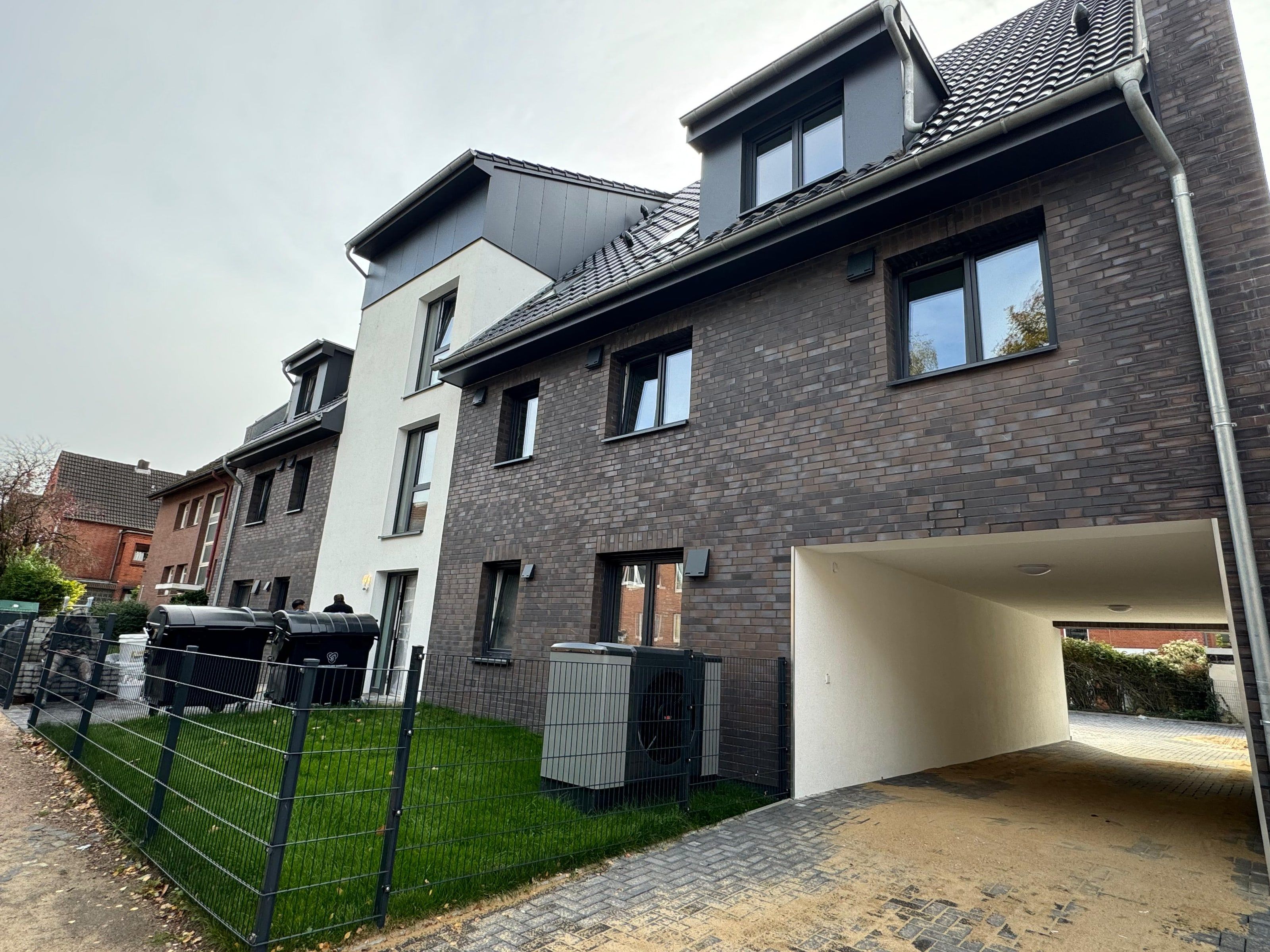 Mehrfamilienhaus in Billstedt mit Klinkerfassade und Durchfahrt