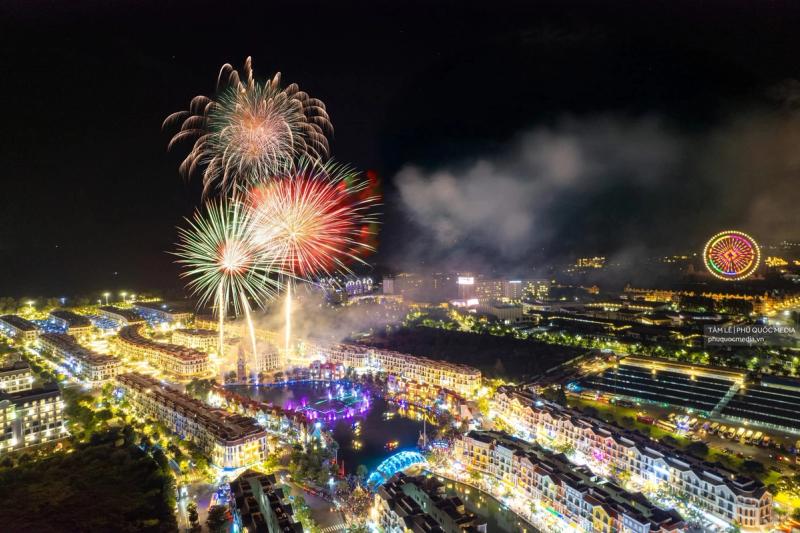 An archived fireworks display over Grand World in the north; this photograph does not establish a current recurring schedule.
