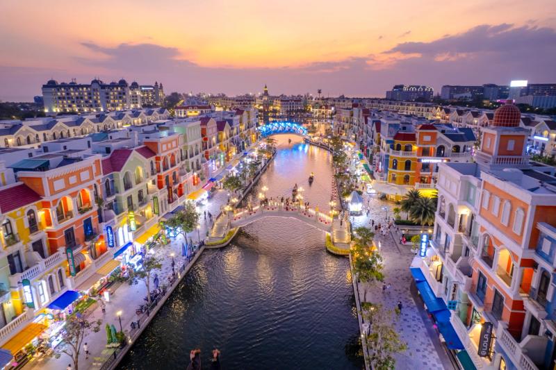 Gondolas and canal-side streets at Grand World in the north.
