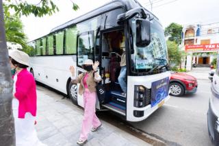 Visitors getting off a tour coach on Phu Quoc