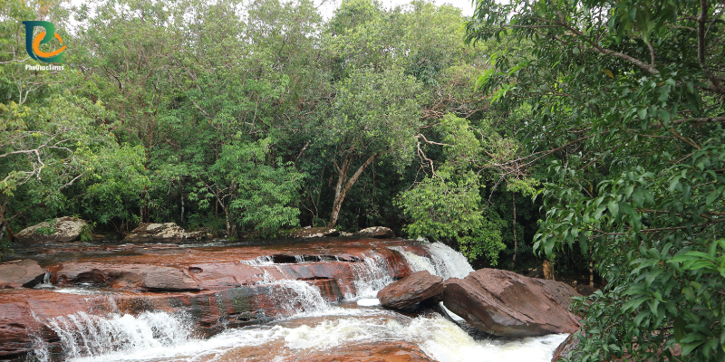 Water flowing over broad rocks at Da Ban Stream
