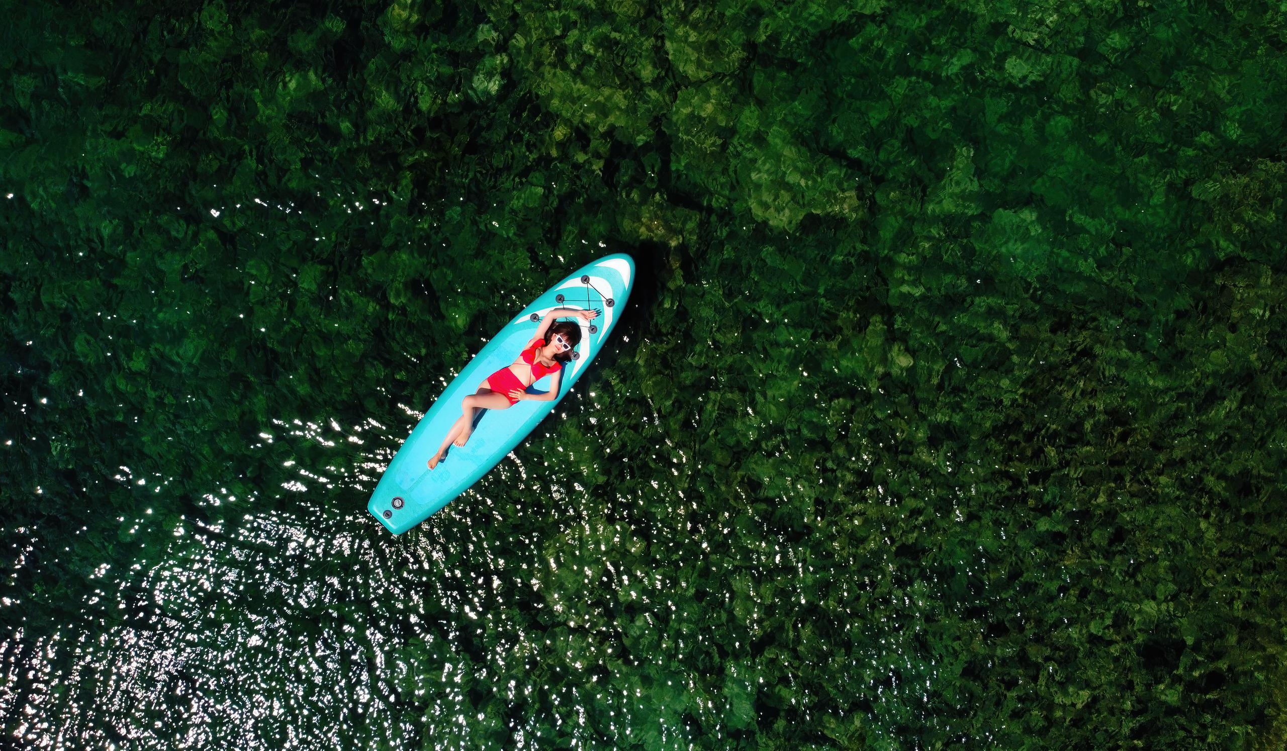 A turquoise paddleboard seen from above