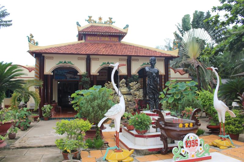 Nguyen Trung Truc statue and crane sculptures in the temple courtyard