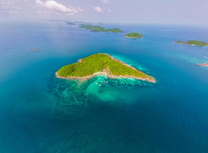 Aerial view of May Rut Trong and surrounding southern islands
