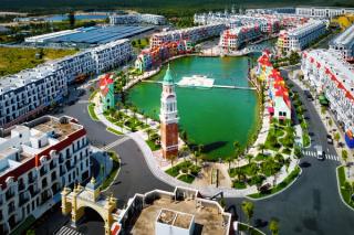 Canals and buildings in the Grand World district seen from above