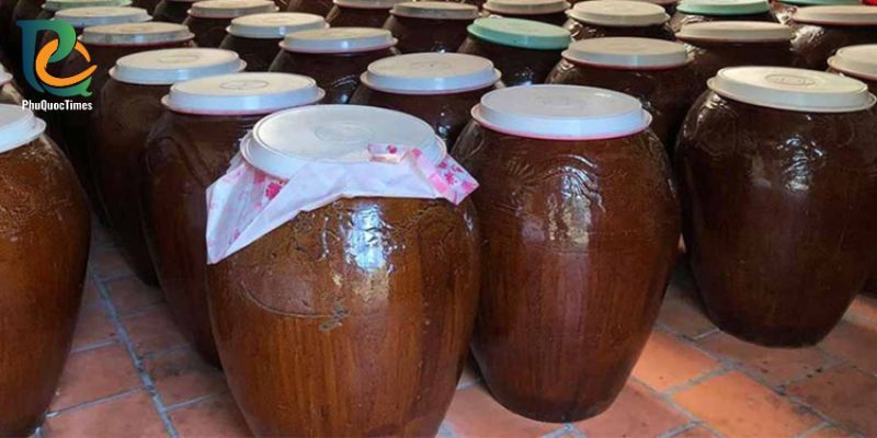 Covered ceramic jars used in sim wine production