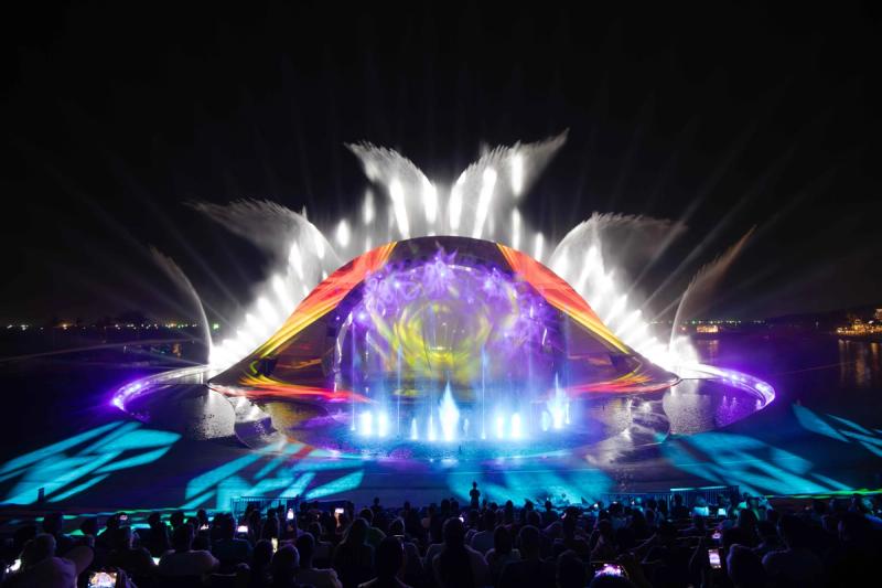 Water jets and colourful projections at Kiss of the Sea