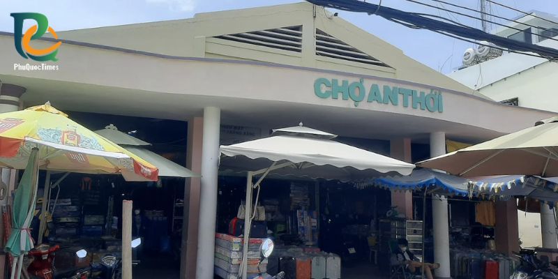 The entrance and covered stalls of An Thoi market