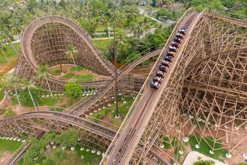 A train on the wooden rollercoaster at Hon Thom