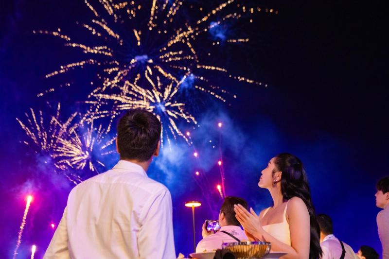 Diners watching fireworks from their table in the Sun Bavaria collection