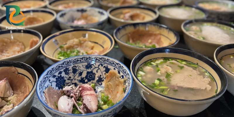 Bowls of bun quay prepared with seafood