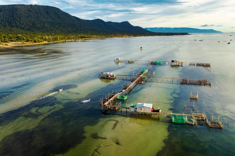 Fishing structures and a jetty off the Cây Sao coast