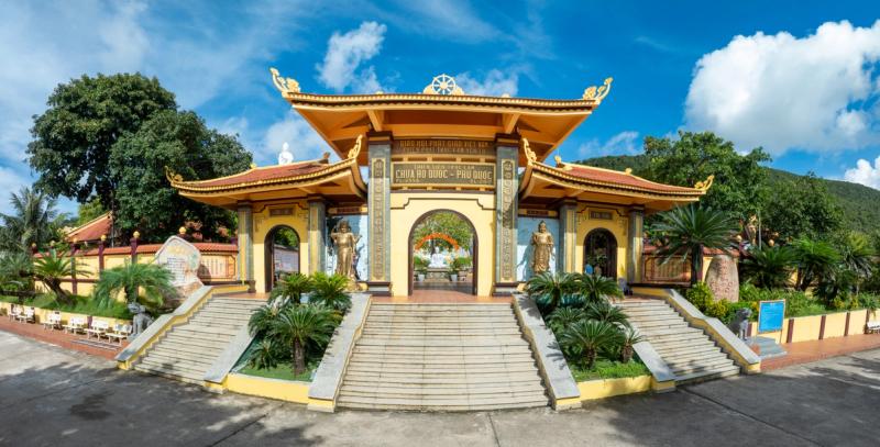 Ho Quoc Pagoda entrance gate, steps and surrounding trees