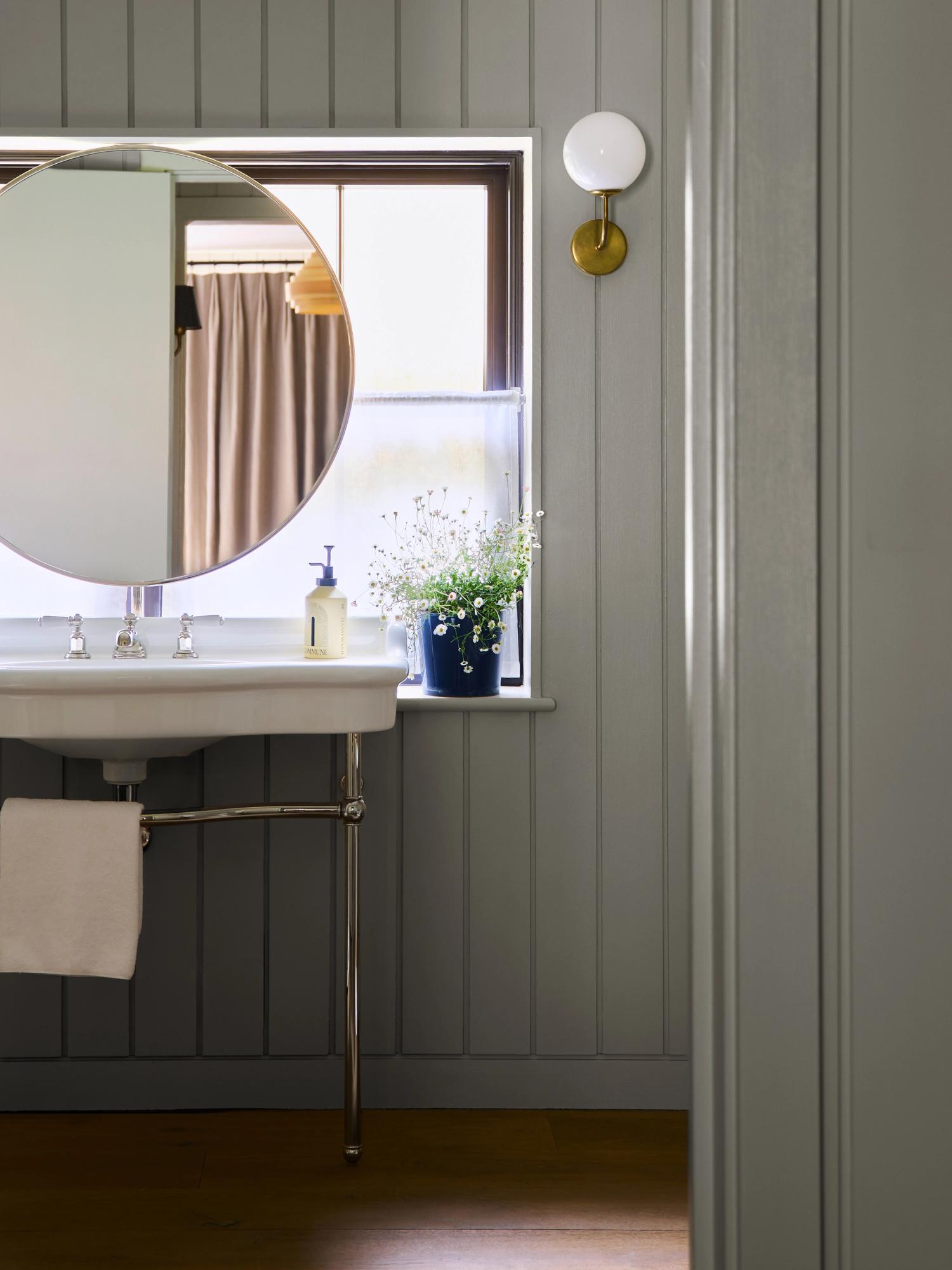 Ensuite bathroom oxfordshire cottage studio mellersh