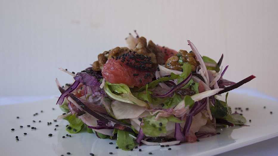 INSALATA CON POMPELMO E VINAIGRETTE AL CORIANDOLO