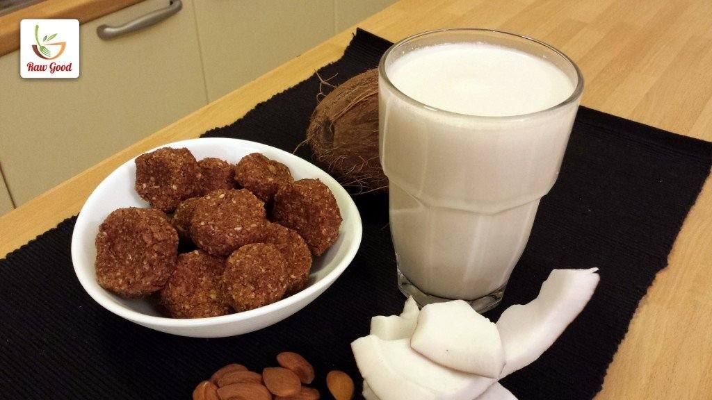 Latte e Biscotti di Mandorle e Cocco