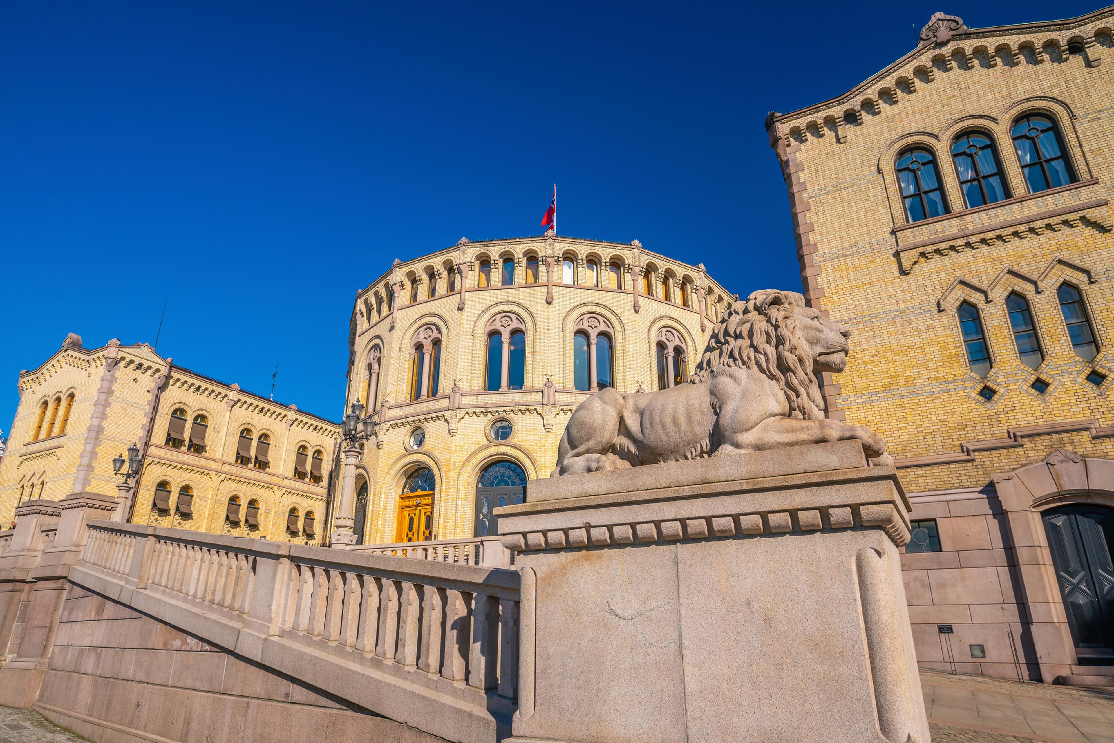 Regjeringen omtaler forslaget til statsbudsjett for 2027 som et steg i retning av en helhetlig skattereform, i tråd med Skattekommisjonens anbefalinger
