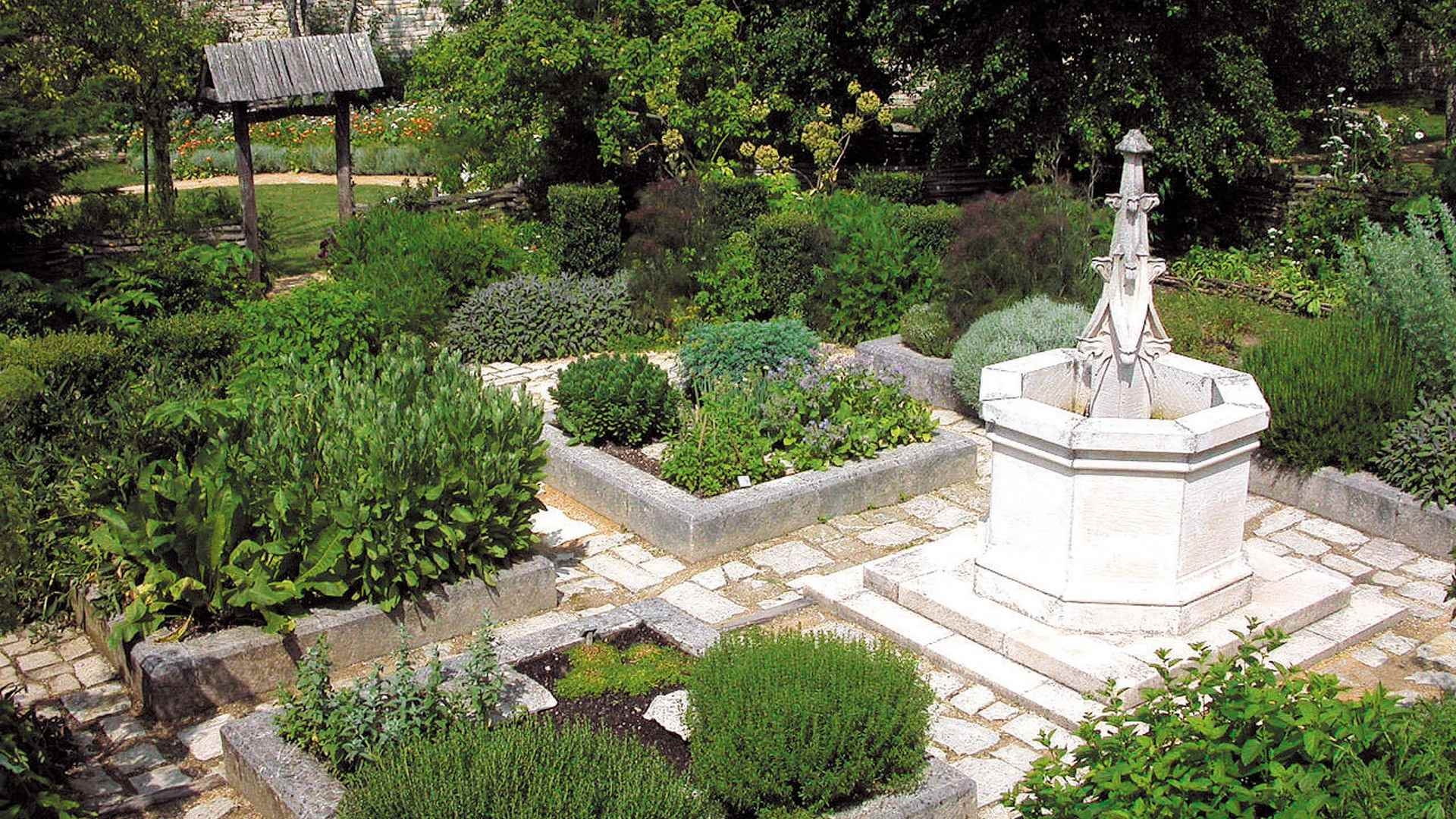 Jardin Monastique, Tusson