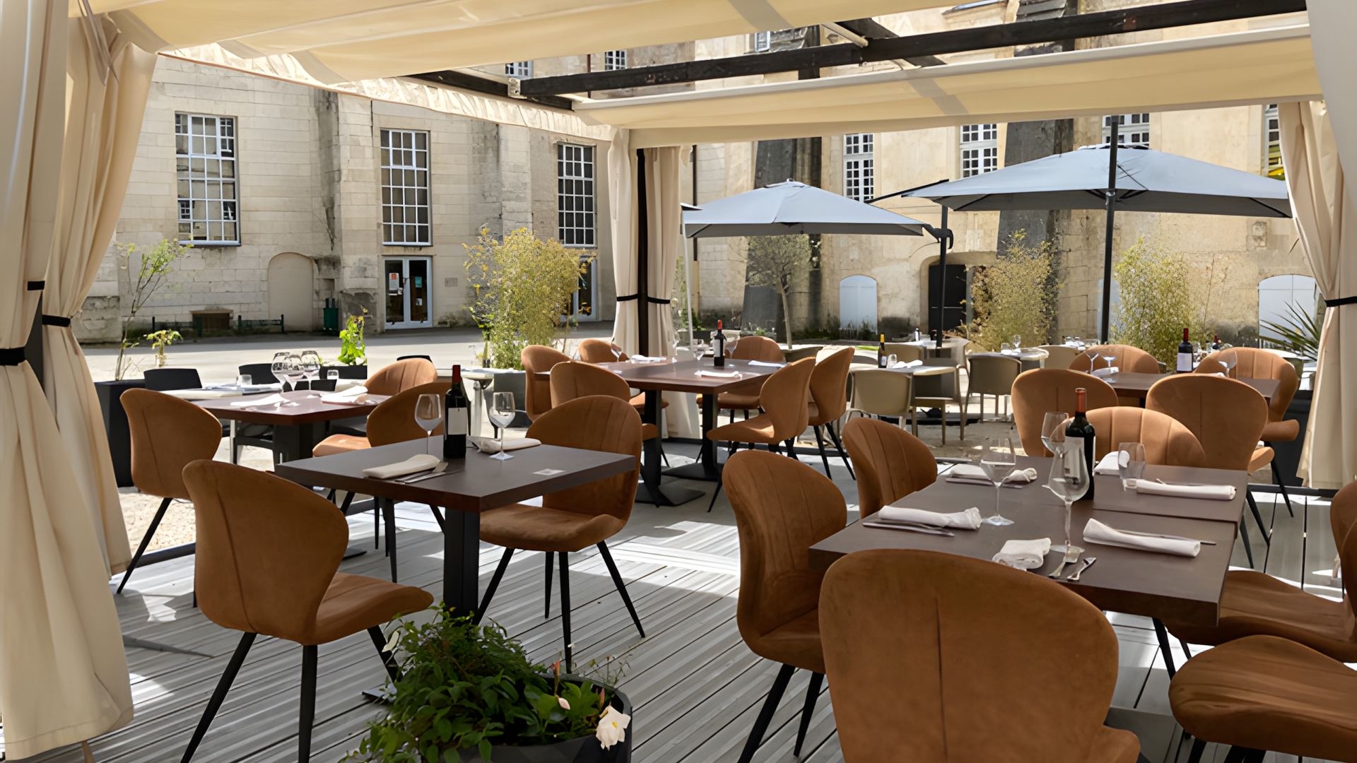 La terrasse du Scorlion, Saint-Jean-d'Angély
