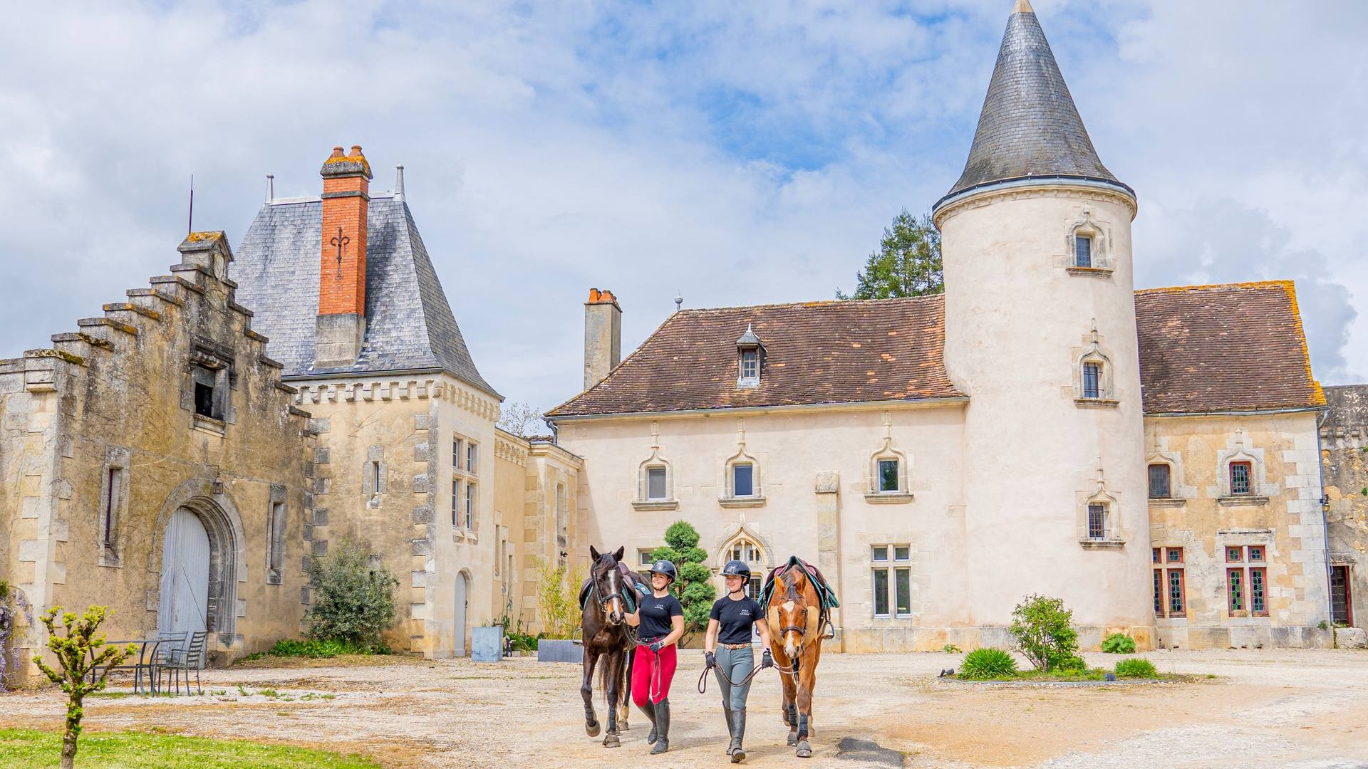 La Route des Cardinaux, Haute Saintonge