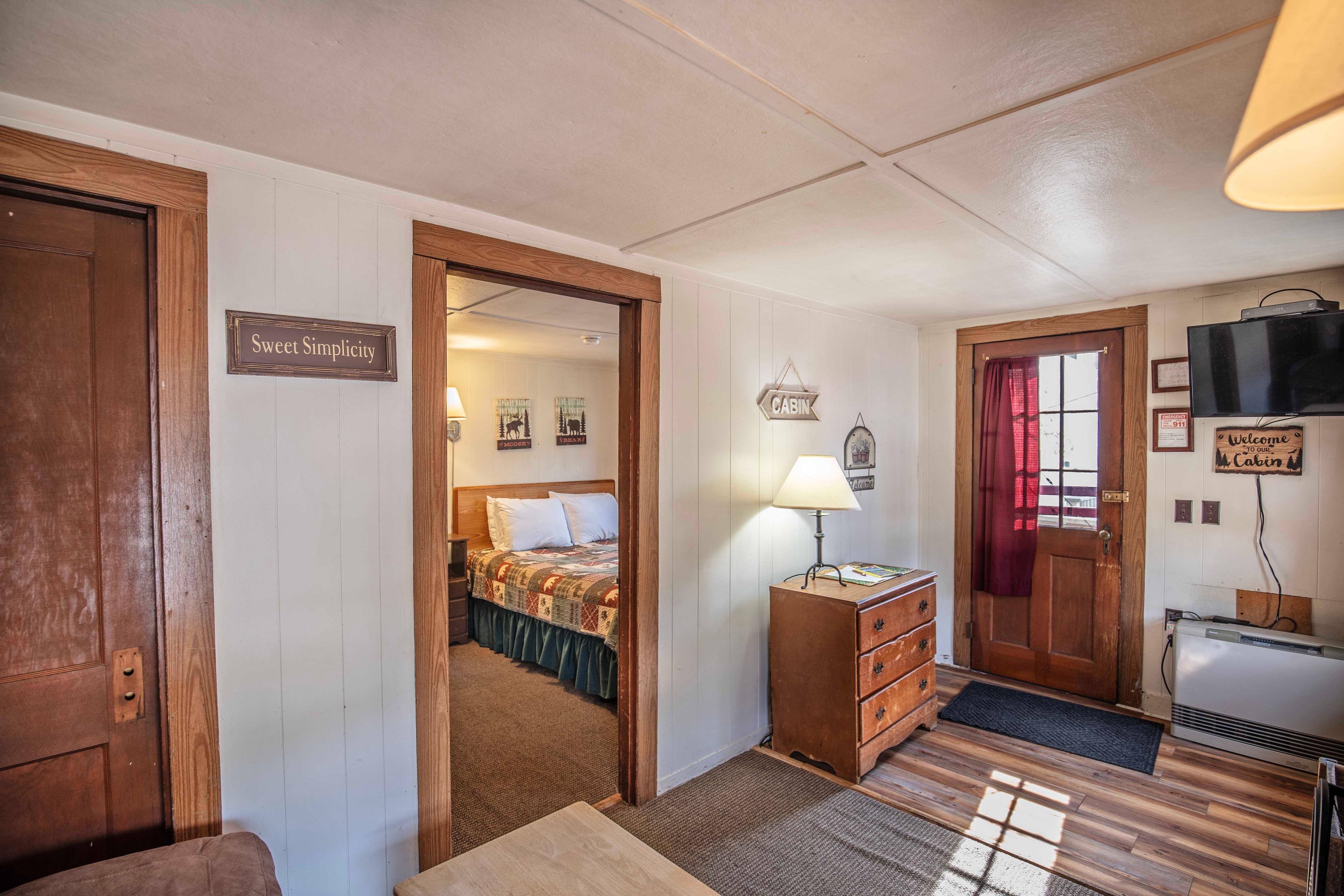 Cozy cabin blending rustic charm and modern amenities at Falling Waters. #ScenicViews #YearRoundComfort #VacationRental #MountainRetreat