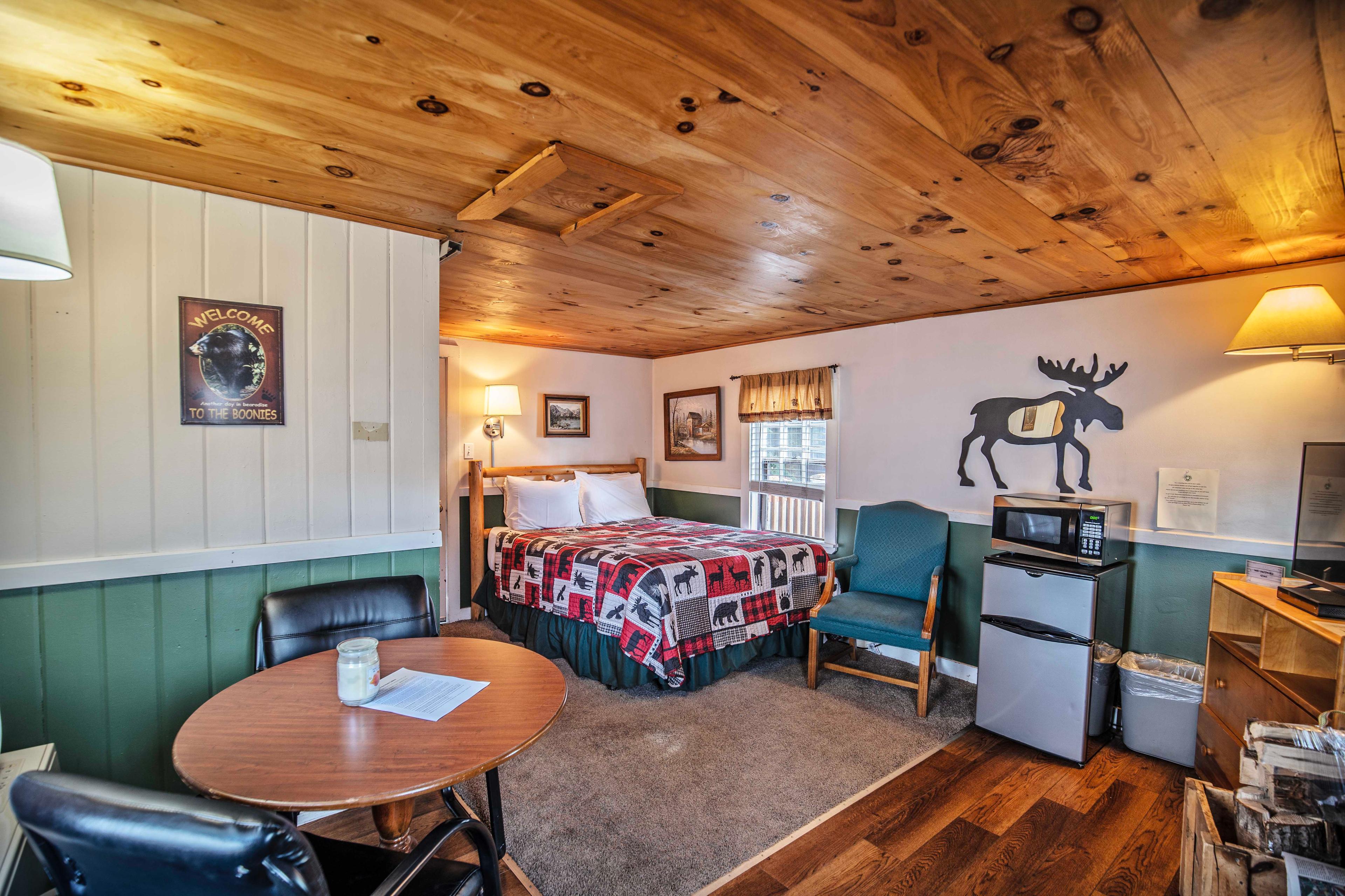 Open living concept with riverstone fireplace at The Basin cabin. #CozyLivingRoom #FullBathroom #HiddenGem #NatureBeauty