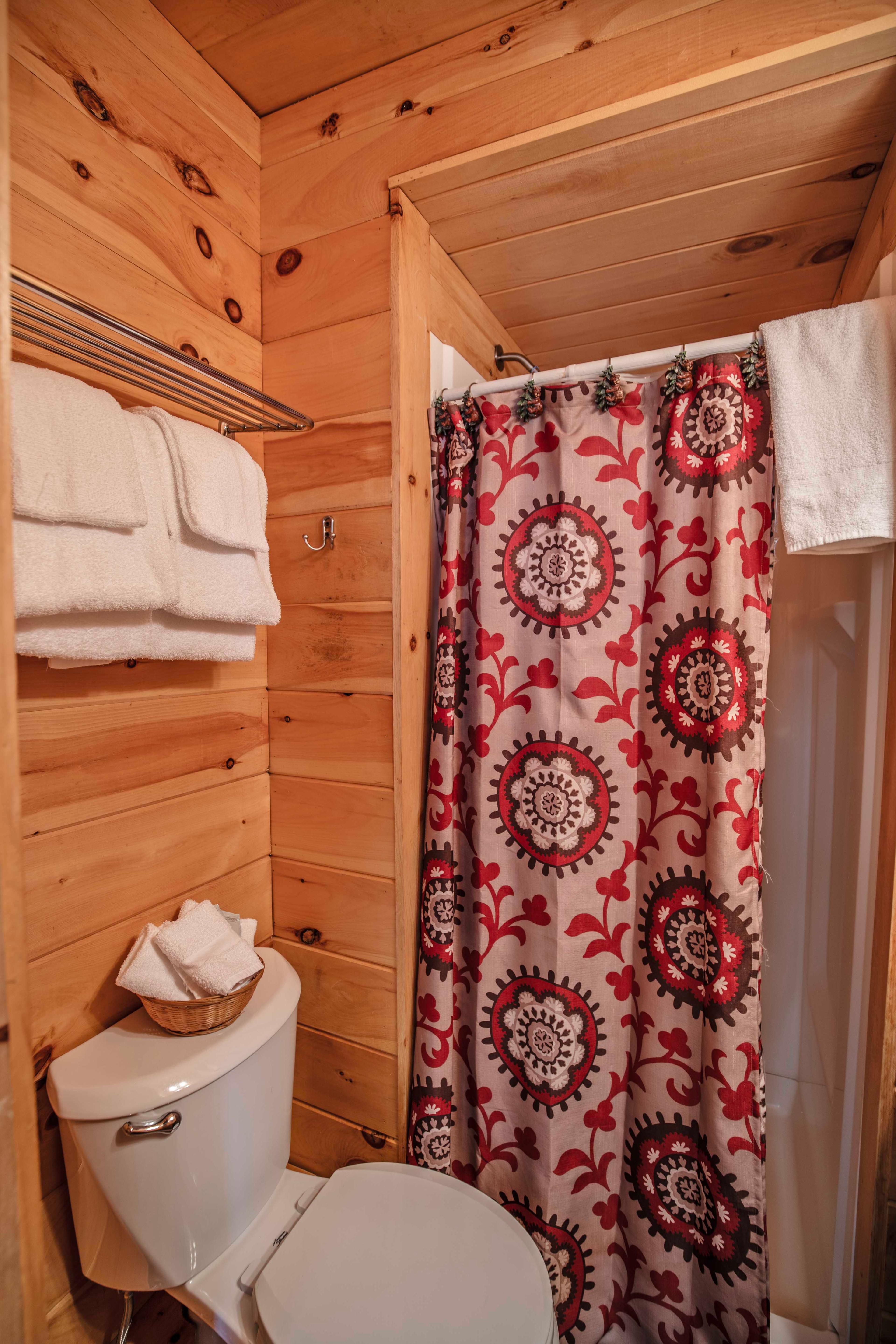 Full bathroom with stand-up shower in The Moose's Antler cabin. #FullBathroom #HiddenGem #NatureBeauty #AdventureAwaits