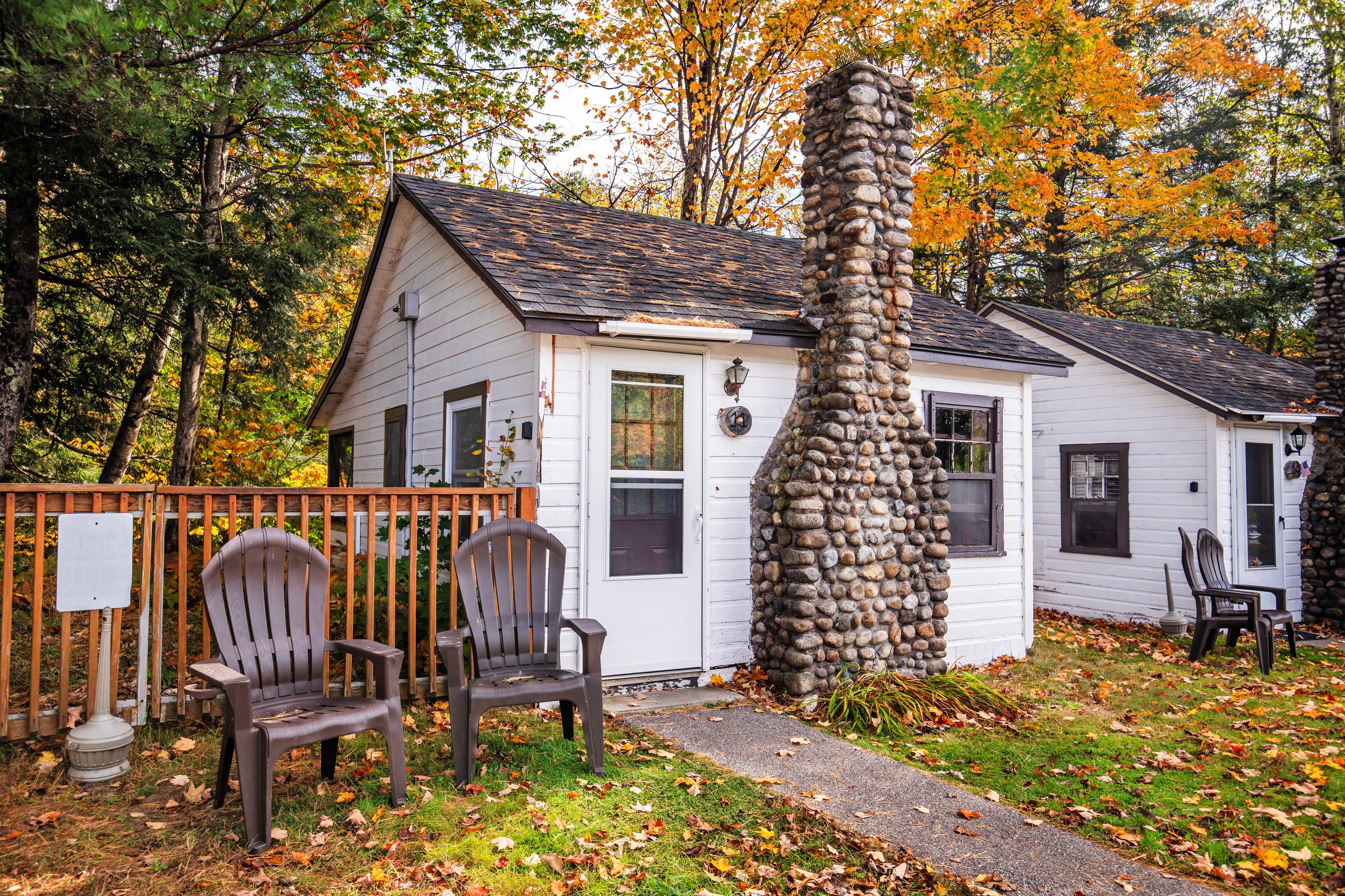 Charming and rustic cabin, Cathedral Ledge, nestled along the Pemigewasset River at Pemi Cabins. #CathedralLedge #PemiCabins #PemigewassetRiver #RusticCabin