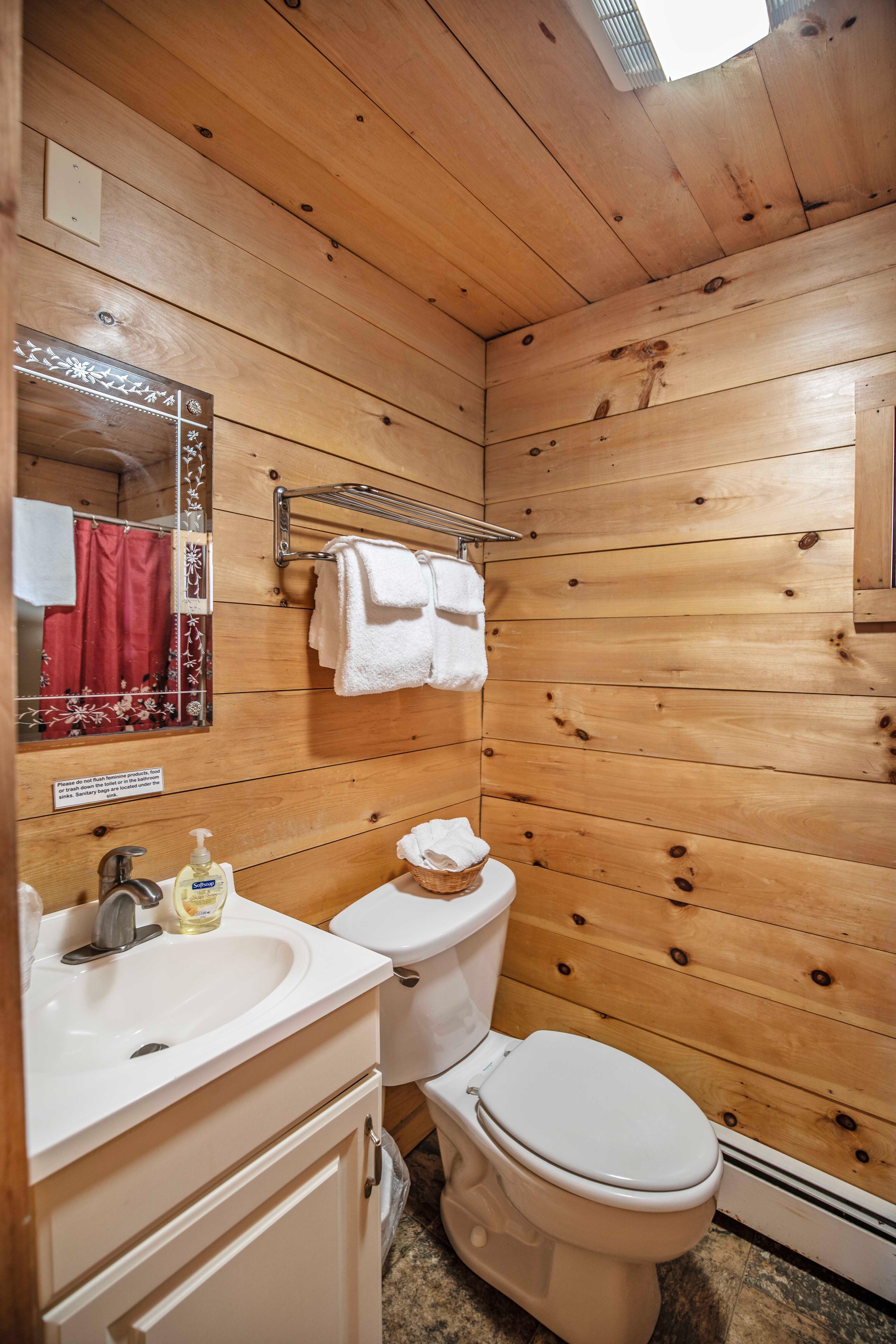 Modern bathroom with stand-up shower in The Pemi Trail cabin. #NHTravel #VacationHome #AirbnbNH #PemiRiver