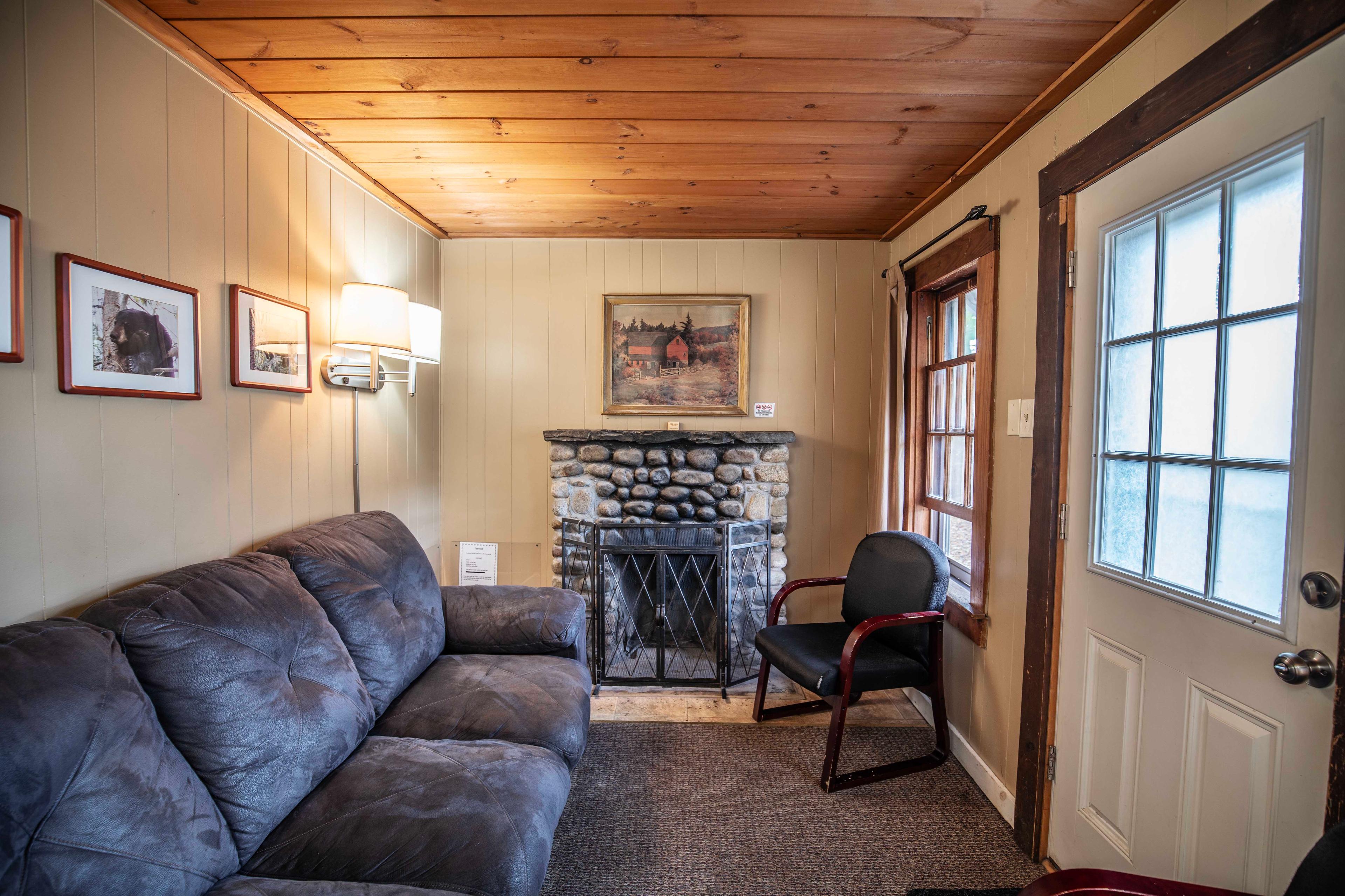 Tranquil cabin setting with direct access to the Pemigewasset River at The Bears Den. #SecludedCabin #LincolnNH #WhiteMountains #Lincolnnh #lincolnhotels