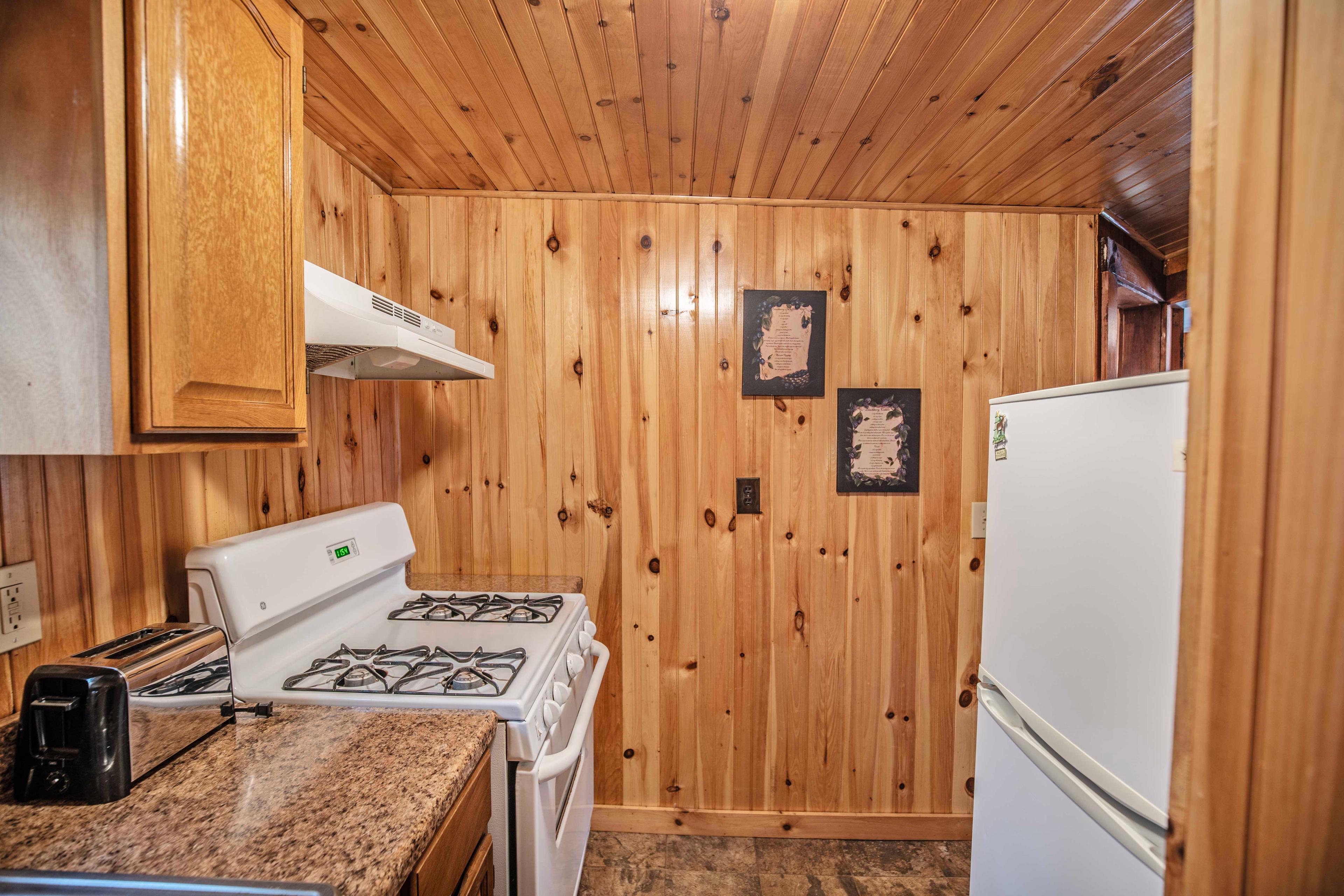 Quaint ambiance inside The Pemi Trail cabin. #WeekendGetaway #Staycation #NatureLovers #HomeAwayFromHome