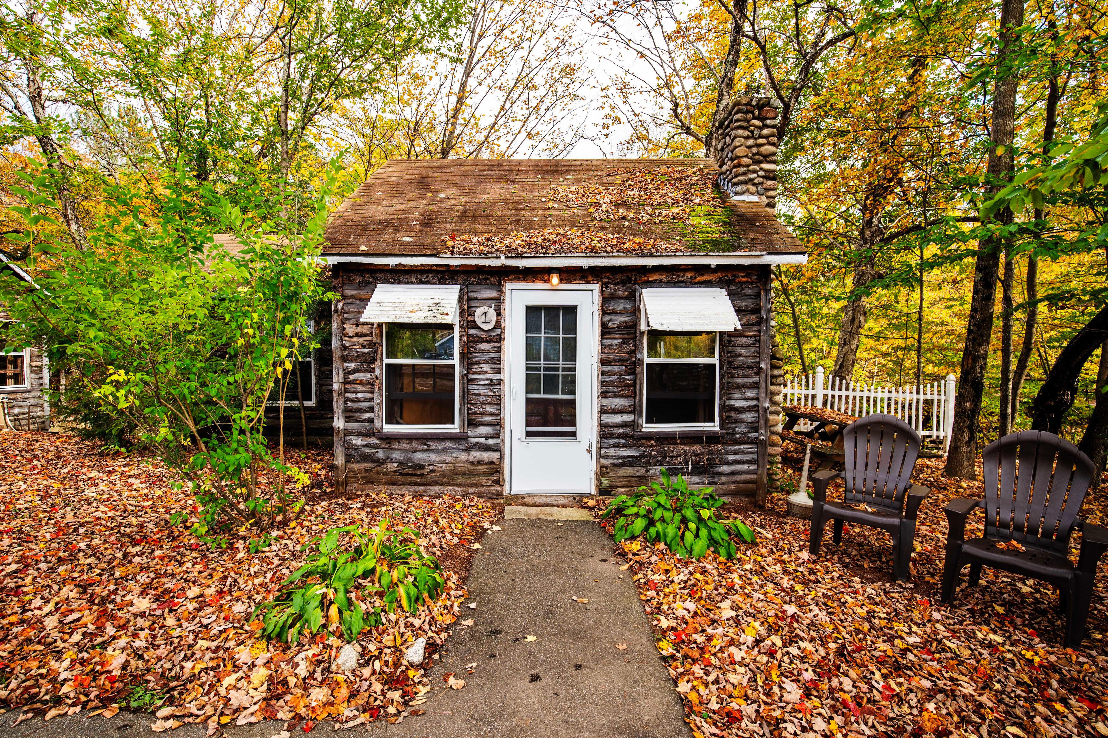 Secluded cabin retreat at The Bears Den, nestled on the Pemigewasset River's banks. #TheBearsDen #PemiCabins #LincolnHotel #LincolnNH #Lincolncabins