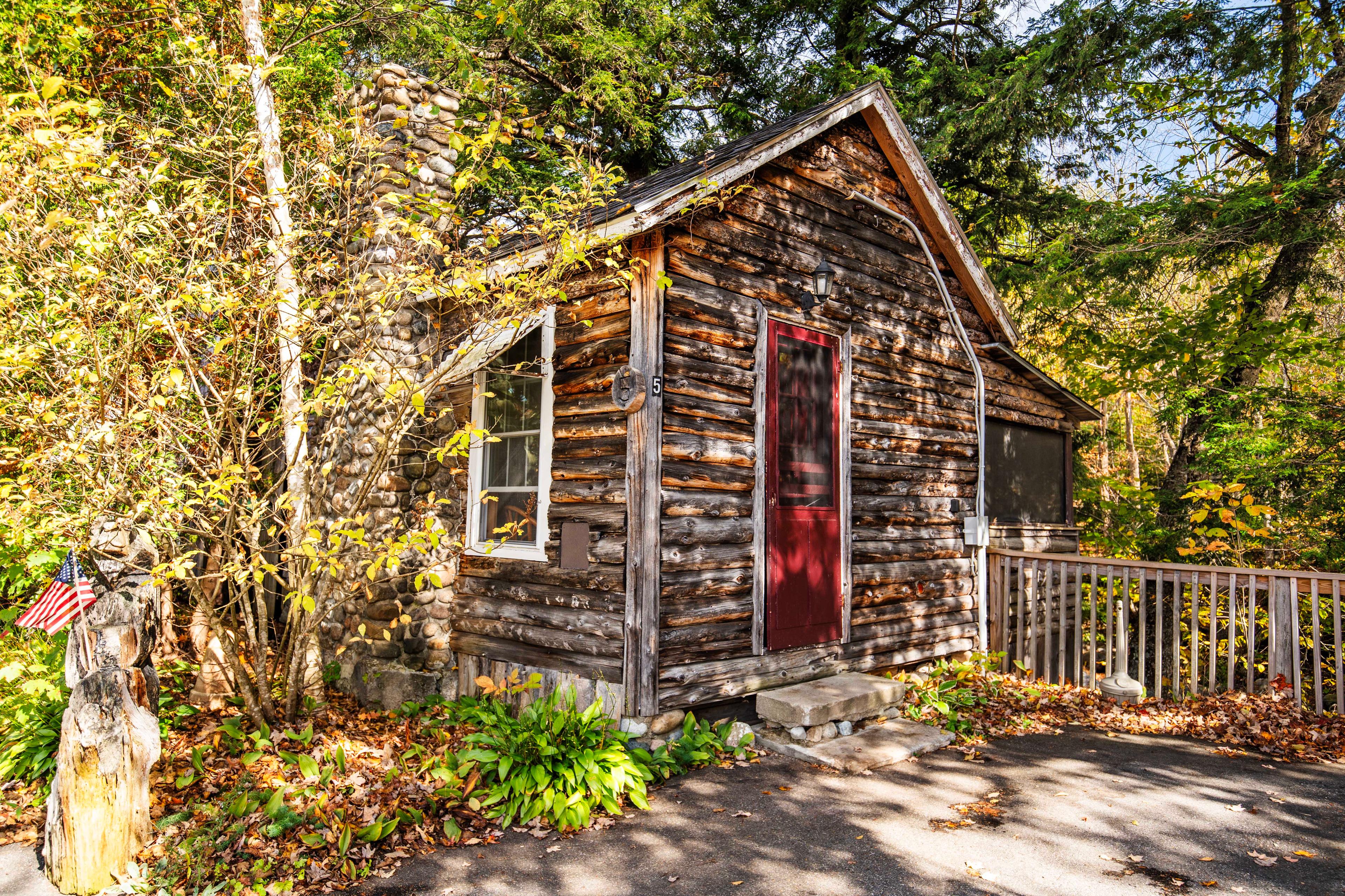 The River Otter: A delightful riverside cabin in the heart of the White Mountains. #TheRiverOtter #PemiCabins #PemigewassetRiver #RiversideCabin