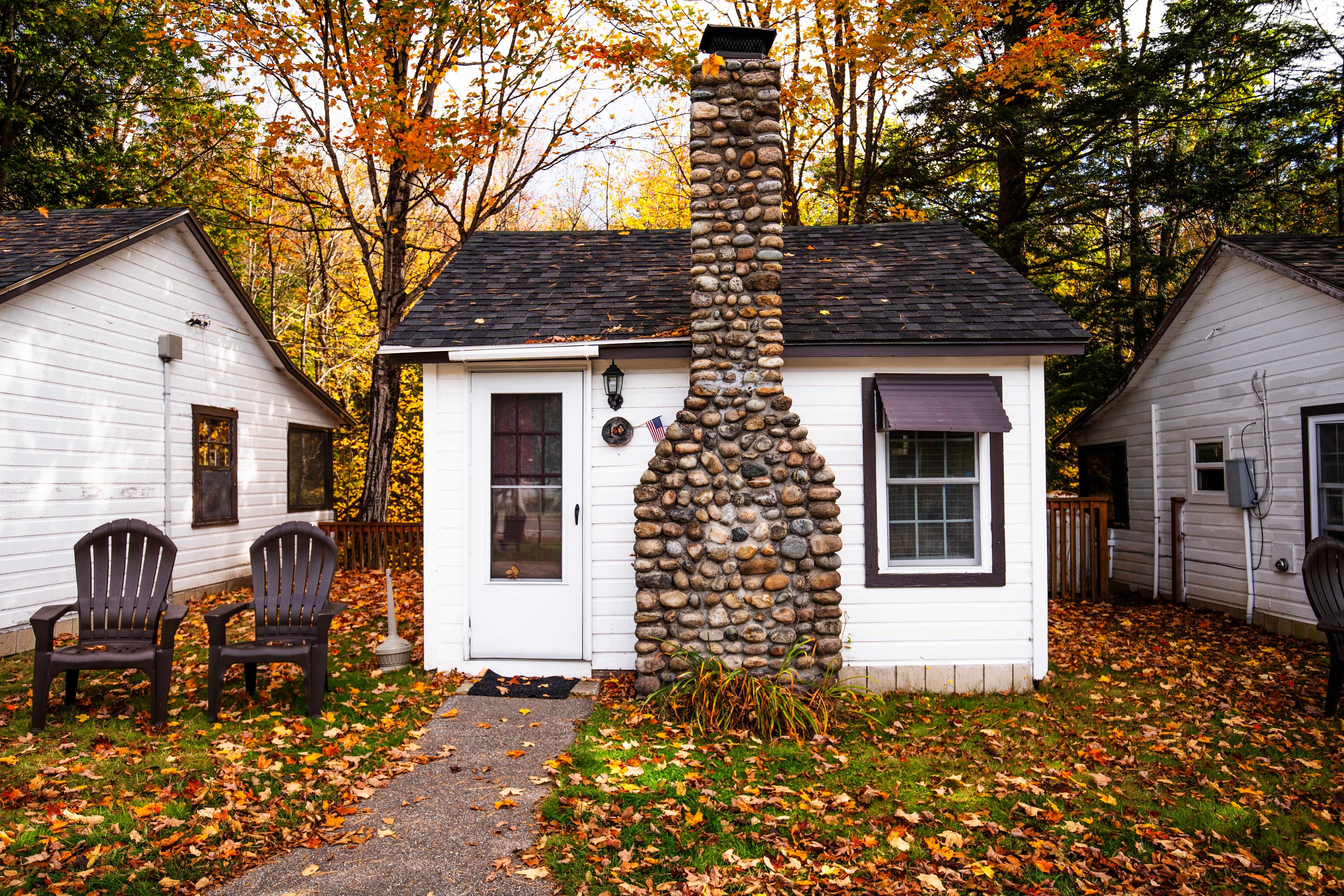 Quaint and rustic cabin, The Basin, nestled on the Pemigewasset River at Pemi Cabins. #TheBasin #PemiCabins #PemigewassetRiver #RiversideCabin