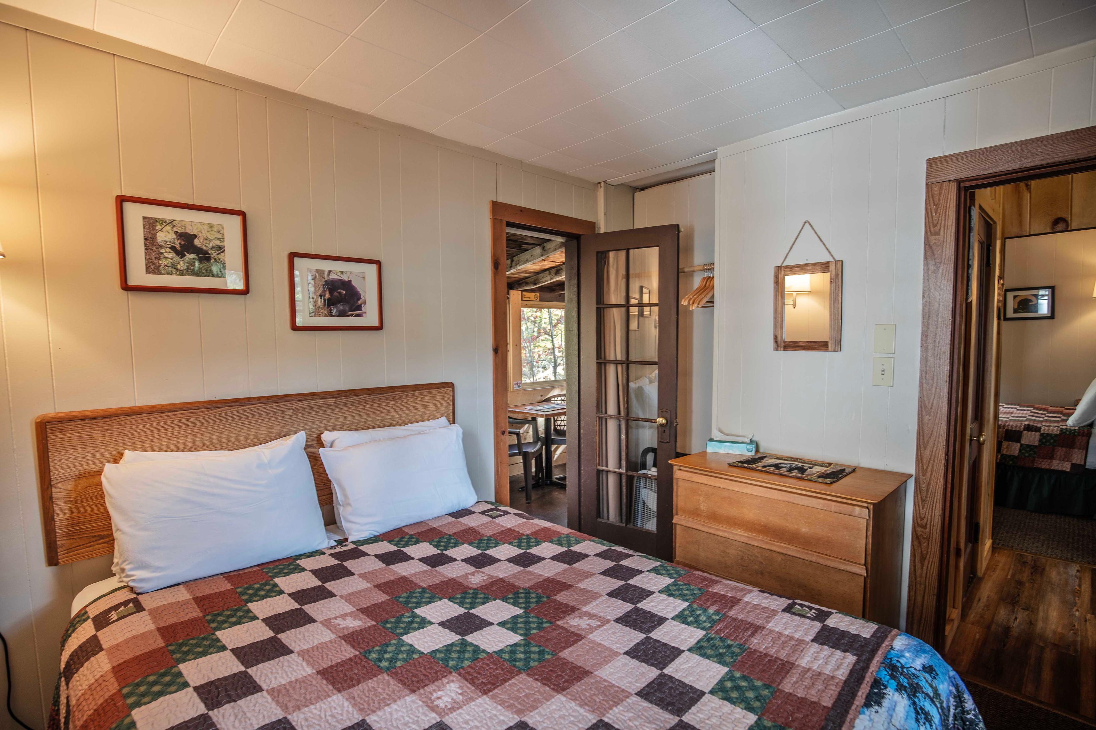  Two-bedroom cabin with plush queen-sized beds at The Bears Den. #YearRoundComfort #VacationRental