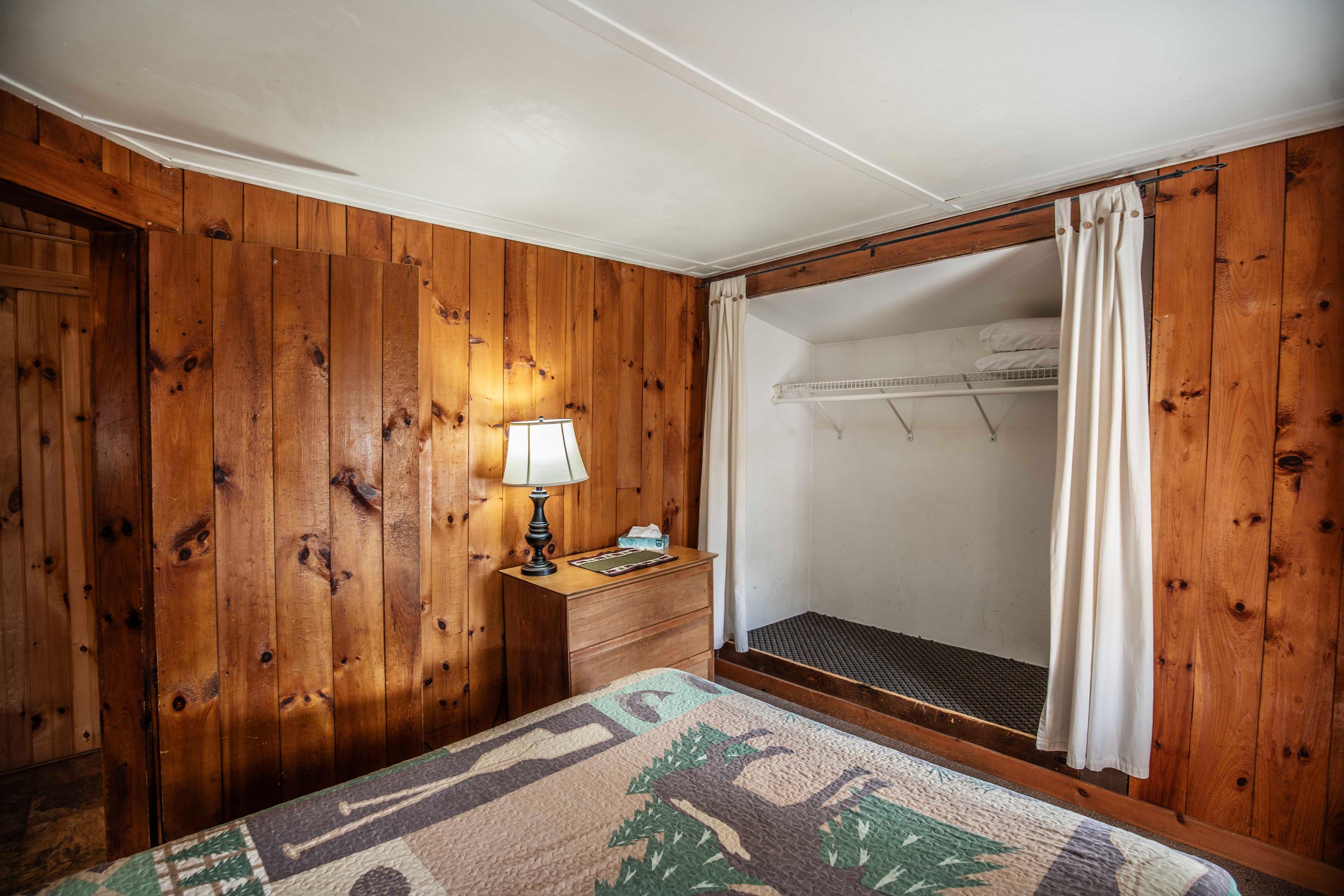 Rustic charm meets modern amenities at The Pemi Trail cabin. #RusticCharm #CozyCabin #NatureRetreat #RiverfrontEscape