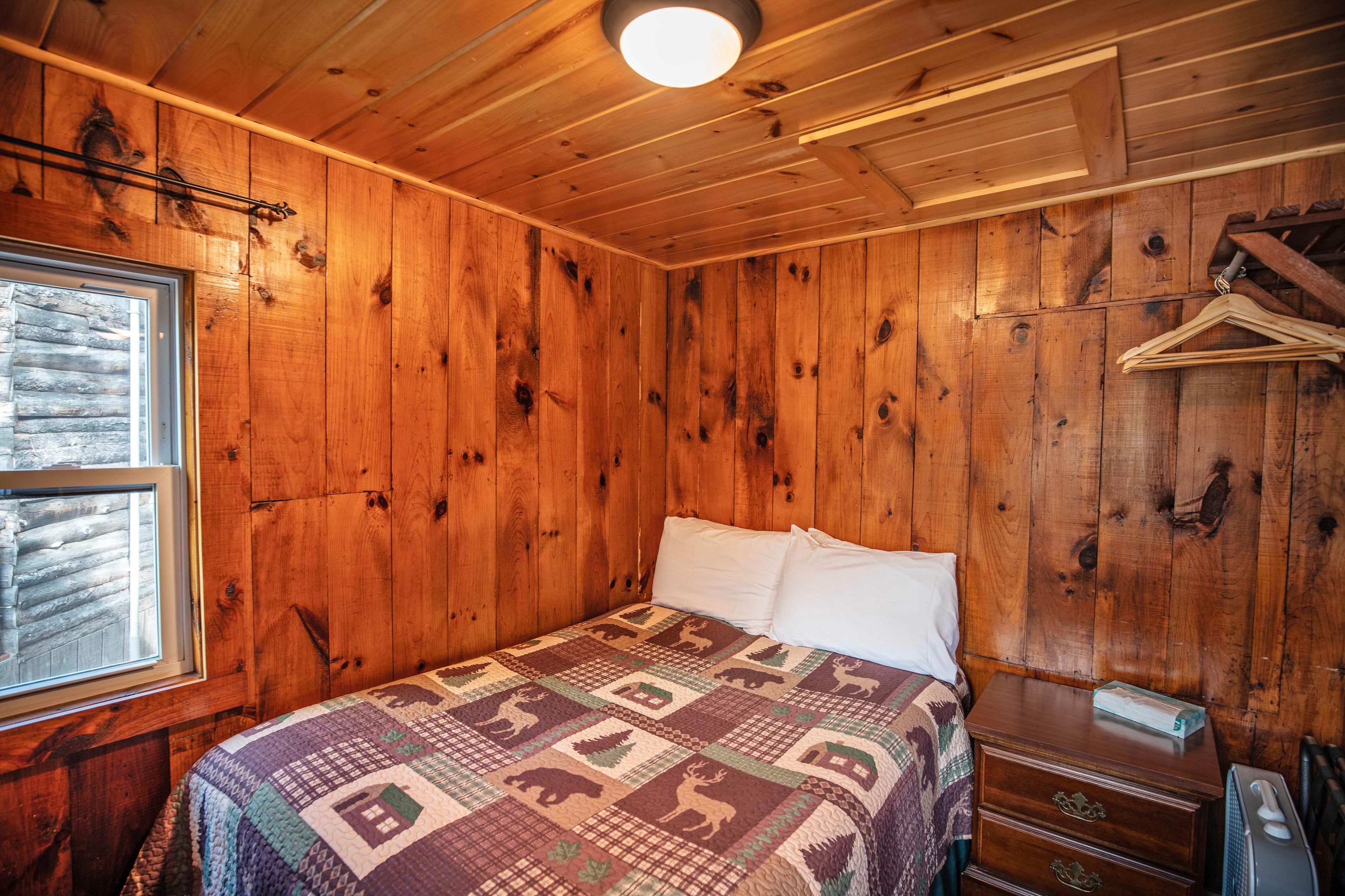 Two separate bedrooms with full-sized beds at Eagle Cliff cabin. #FamilyGetaway #GroupTravel #CozyRetreat #CabinLife